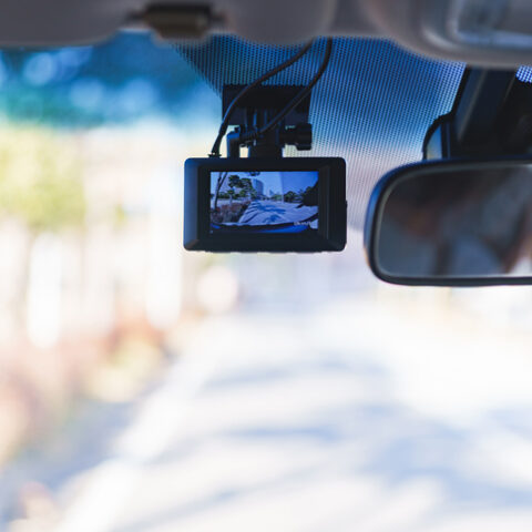 Dashcam als Beweismittel an der Frontscheibe