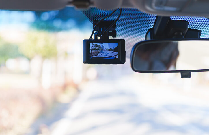 Dashcam als Beweismittel an der Frontscheibe