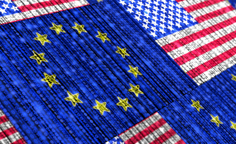 Datenschutzrahmen: EU-US-Flaggen bestehend aus binären Codes.
