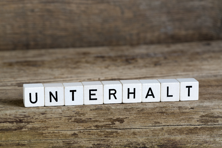 Wie lange Unterhalt zahlen? Das Wort Unterhalt aus Buchstabenwürfeln gebaut.